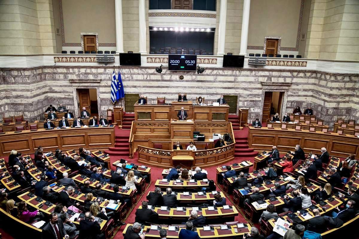 Βουλή: Ξεκίνησε η «μάχη» του προϋπολογισμού με διαξιφισμούς επί των αριθμών