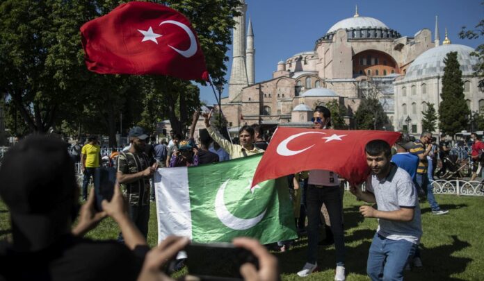 Τουρκία και Πακιστάν προχώρησαν σε μία συμφωνία-κίνδυνο για τα ελληνικά και ινδικά συμφέροντα