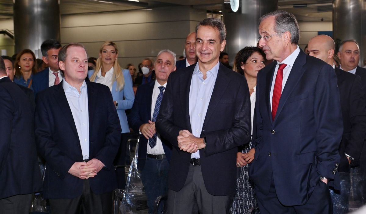 nb mitsotakis samaras metro peiraia2