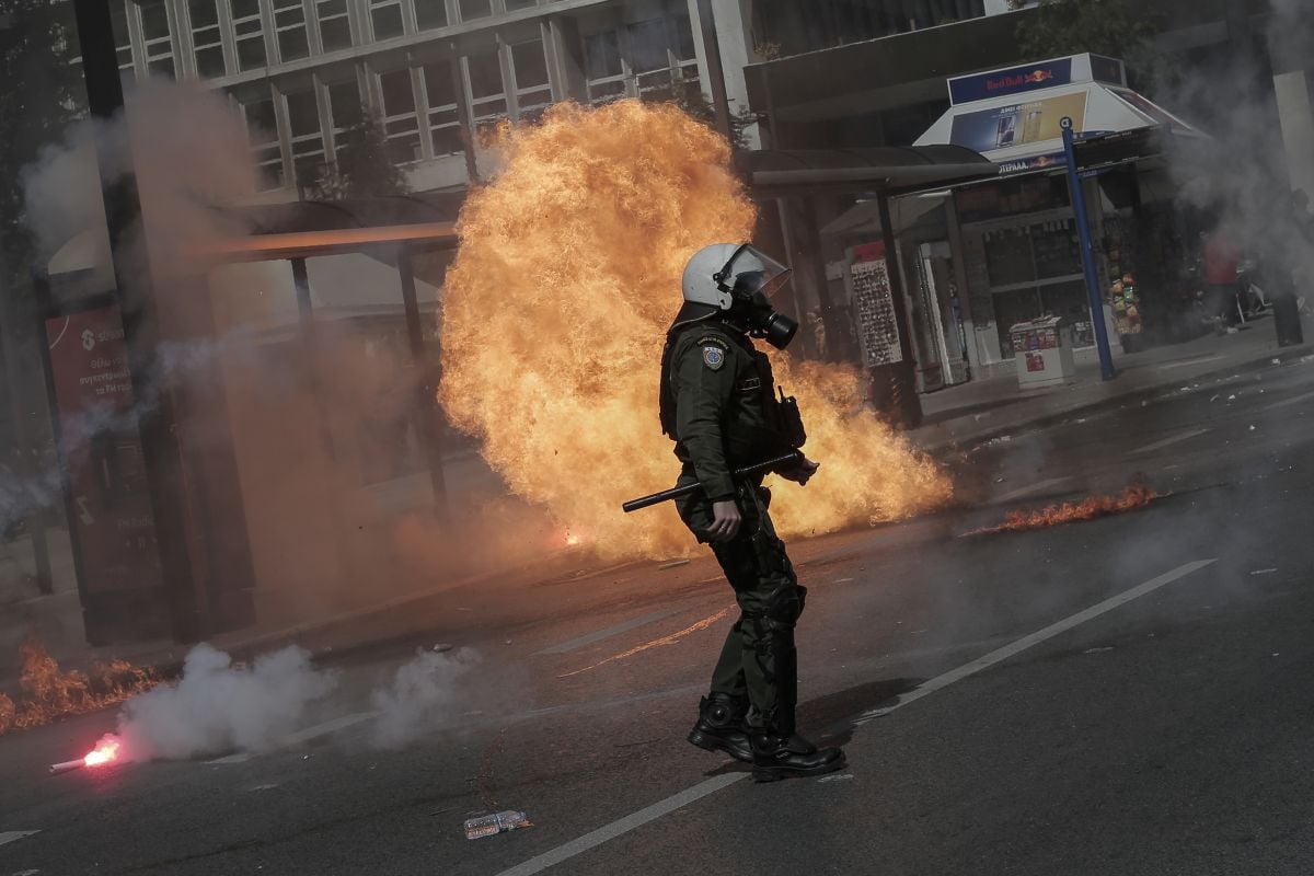 Επεισόδια στο Σύνταγμα: Τραυματίστηκαν 7 αστυνομικοί - Πέντε συλλήψεις