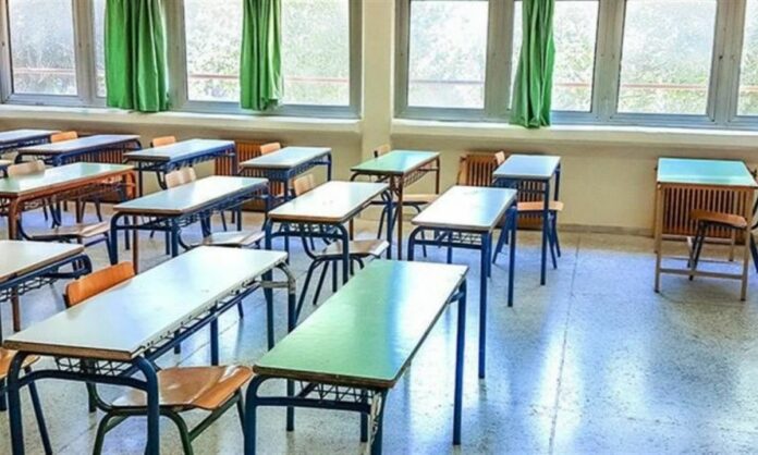Εισαγγελική παρέμβαση για την επίθεση πατέρα σε διευθύντρια και  εκπαιδευτικούς στα Καλύβια