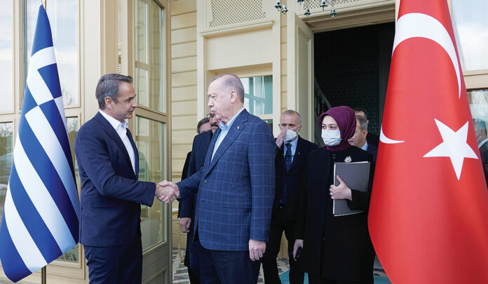   Ο Θεός να βάλει το χέρι του: Το σκάκι μεταξύ Μητσοτάκη – Ερντογάν και τα 6 μίλια στο ανατολικό Αιγαίο!