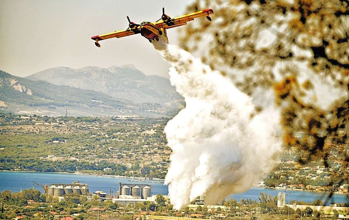 fotia pyrkagia pyrosvestiko aeroplano