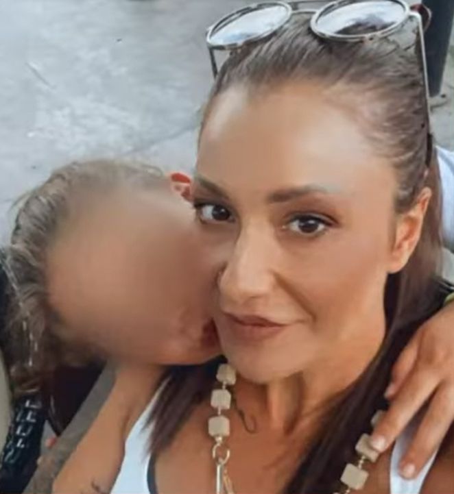 I loro tre figli hanno trovato morta la madre incinta