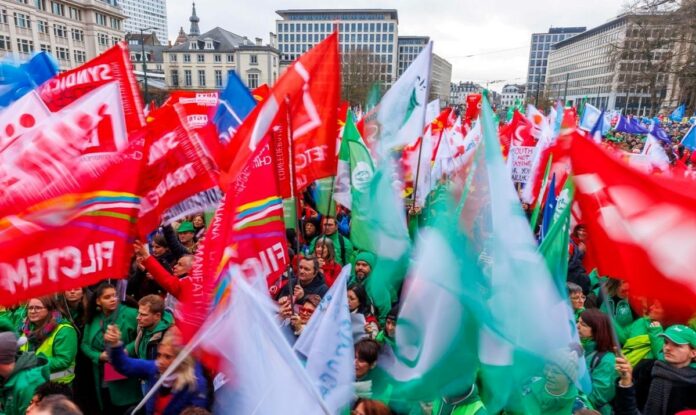 Βρυξέλλες: Χιλιάδες Ευρωπαίοι πολίτες διαδήλωσαν ενάντια στη λιτότητα στην Ε .Ε.