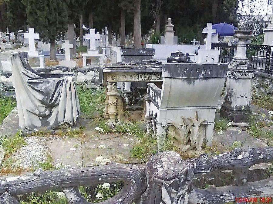 Πώς ένα στοιχειωμένο σπίτι στα Ανω Λεχώνια του Πηλίου (που κουβαλά εδώ και δεκαετίες μια χιτσκοκική ιστορία) συνδέεται με το περίεργο περιστατικό κακοποίησης μαθητή κατά τη διάρκεια σχολικής εκδρομής 12 %CE%A713