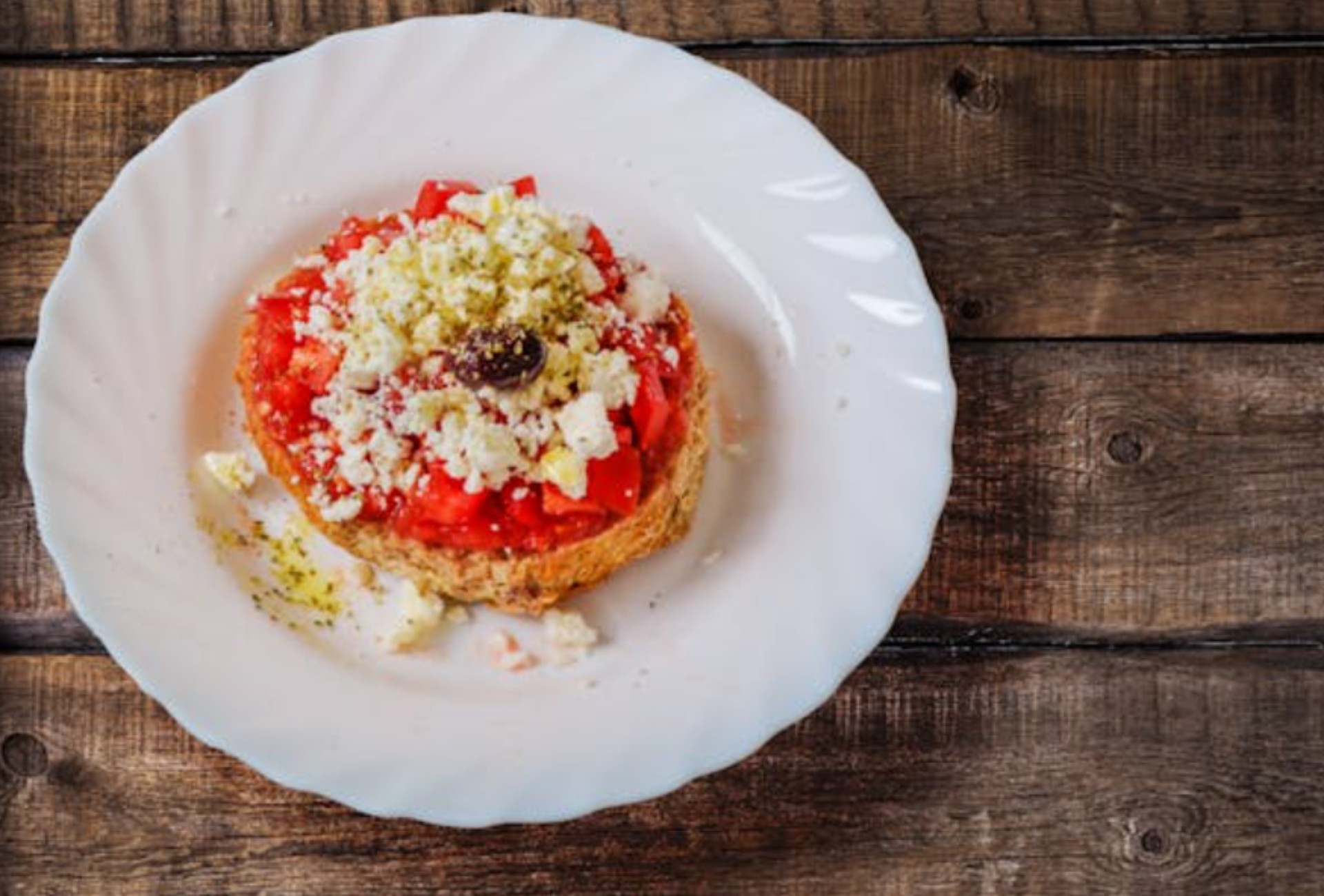 Άλλη μια πρωτιά για την Ελλάδα – Καλύτερη σαλάτα για τον «Taste Atlas» ο ντάκος