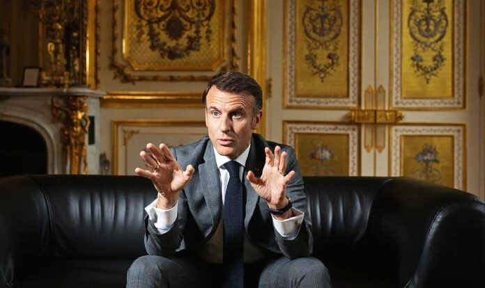  Και ξαφνικά όλοι πετούν πυρηνικά πυροτεχνήματα...