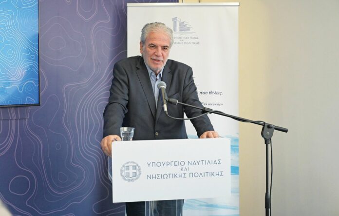 Υπουργός κομπάρσος: Απίστευτες δηλώσεις του υπουργού Εμπορικής Ναυτιλίας Χρήστου Στυλιανίδη.