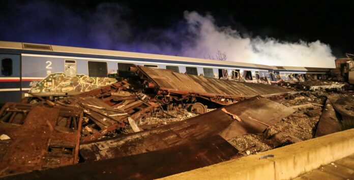  Τέμπη: Τα ονόματα των 27 που επέζησαν από τη σύγκρουση αλλά κάηκαν από την έκρηξη αναφέρει στην έκθεσή του ο Κοκοτσάκης.