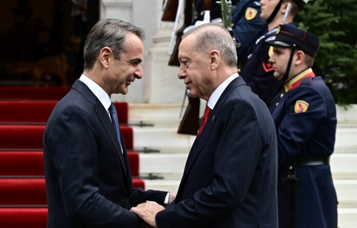  Πού βλέπουν τα «ήρεμα νερά»;