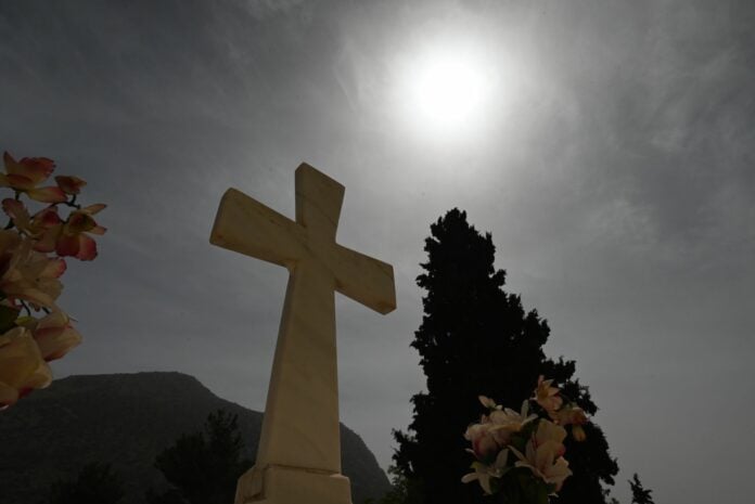 Viral η βασιλόπιτα που έκοψε το Κοιμητήριο Ρόδου Κοιμητήριο Σταυρός