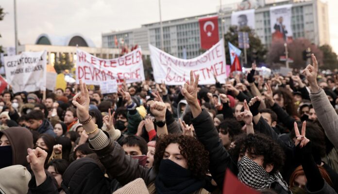  Νέες διαδηλώσεις στην Τουρκία για την σύλληψη Ιμάμογλου. Τα σενάρια για την τύχη του.