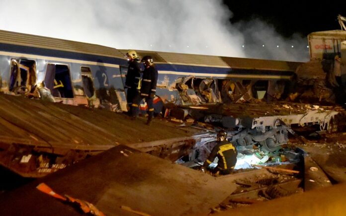 Τέμπη: Ποιους ειδικούς και ποια πορίσματα «ρίχνει στην πυρά» πρώην υπαρχηγός της Πυροσβεστικής.