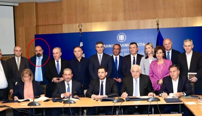  O Τριαντόπουλος στην παρουσίαση του… νέου σιδηρόδρομου.