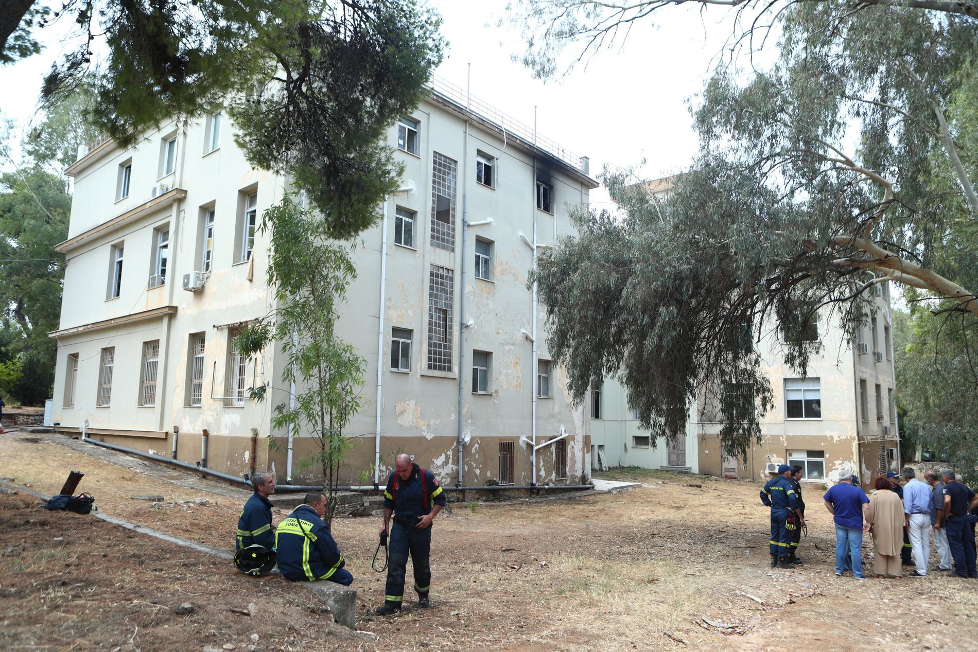 Νοσοκομείο «Σωτηρία»: Η Πυροσβεστική ερευνά τα αίτια της πυρκαγιάς μετά τη λήξη συναγερμού