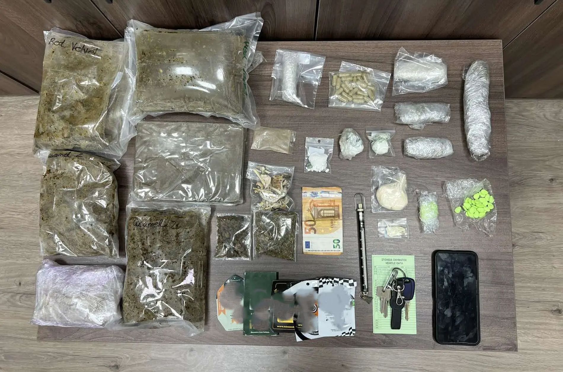 Ναρκωτικά χάπια με το πρόσωπο του Πούτιν και άλλες ναρκωτικές ουσίες