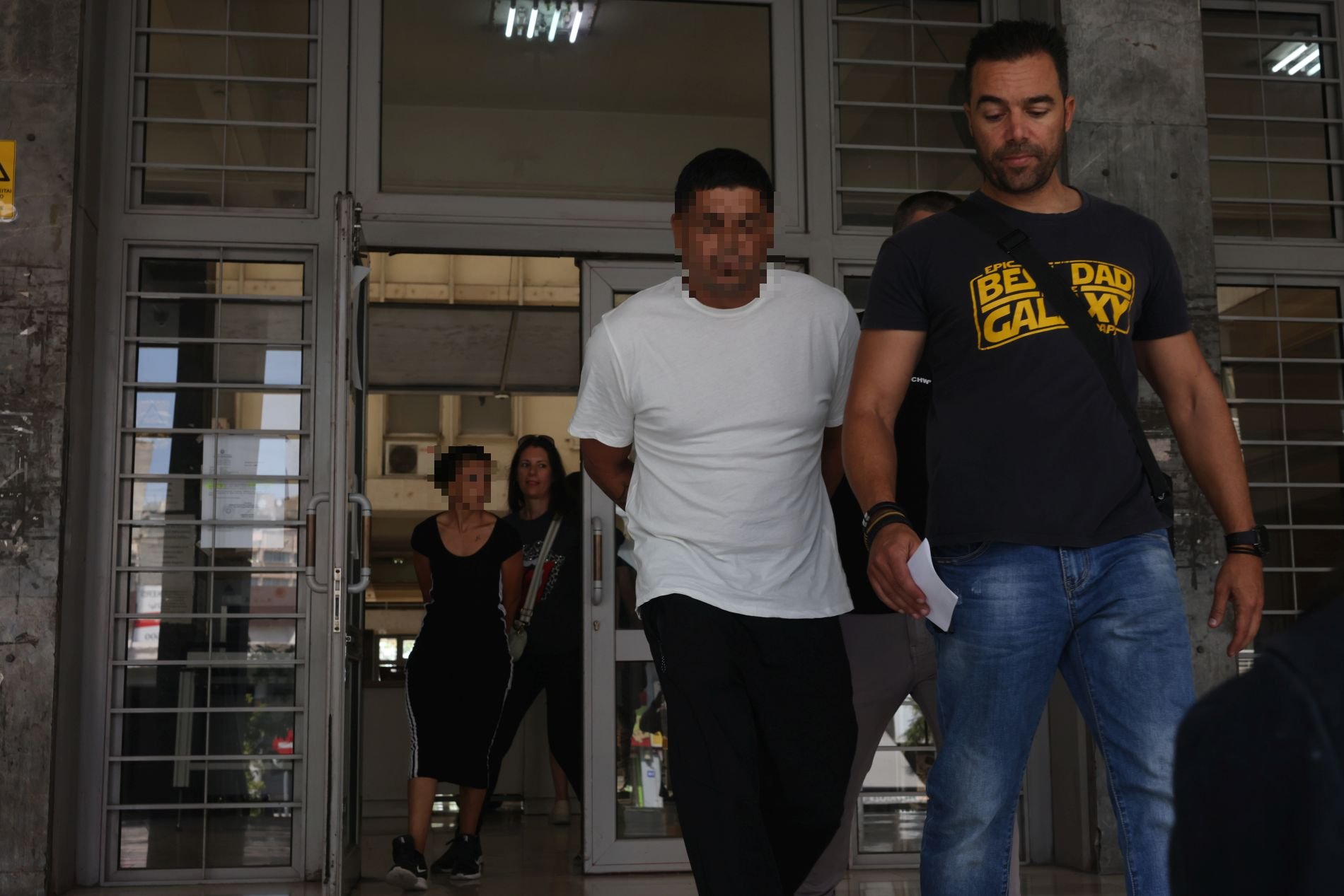 Φρικώδης υπόθεση στη Θεσσαλονίκη: Μητέρα κρατούσε την 10χρονη κόρη της για να τη βιάσει ο σύντροφός της