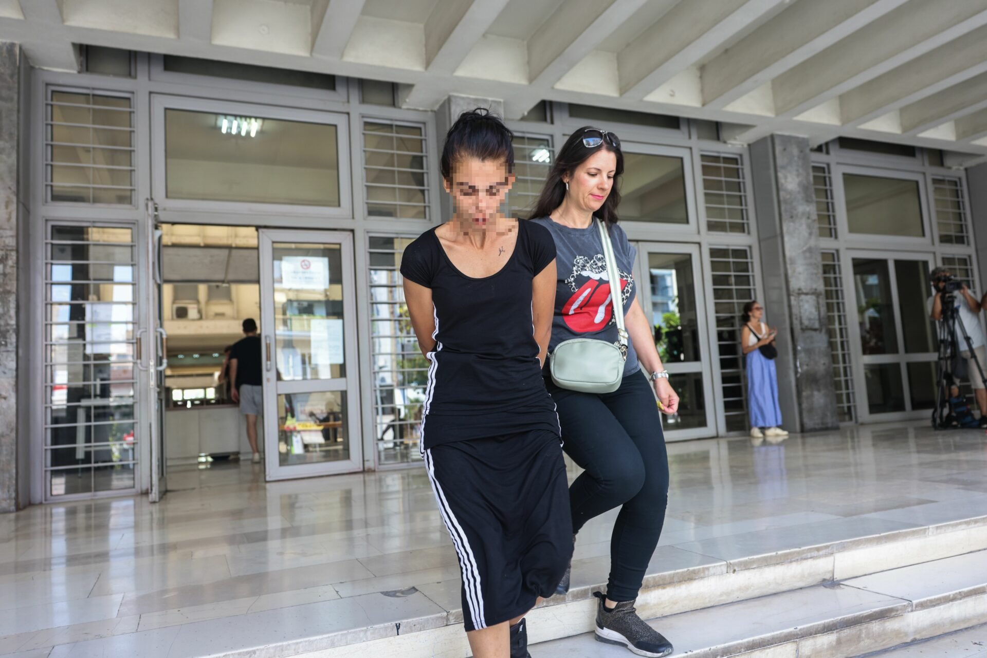 Φρικώδης υπόθεση στη Θεσσαλονίκη: Μητέρα κρατούσε την 10χρονη κόρη της για να τη βιάσει ο σύντροφός της