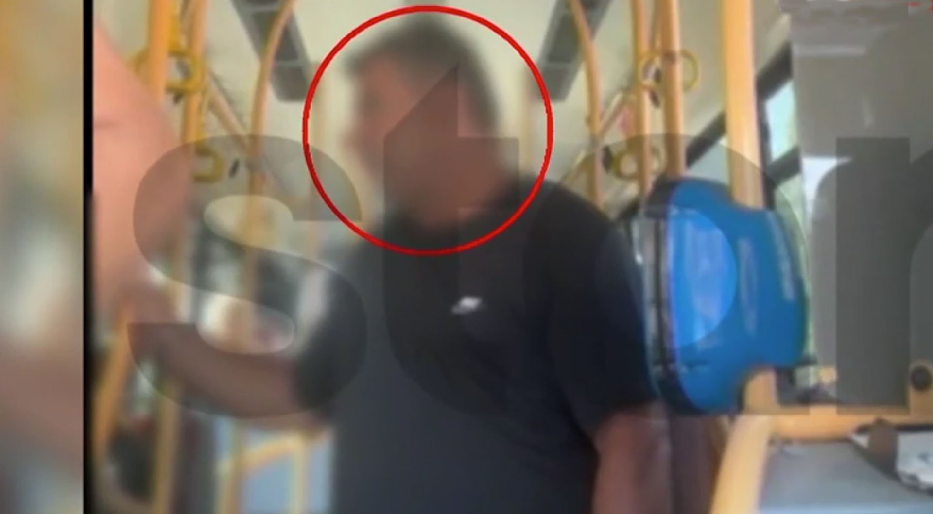 προέβη σε σεξουαλική επίθεση σε βάρος 22χρονης μέσα σε λεωφορείο