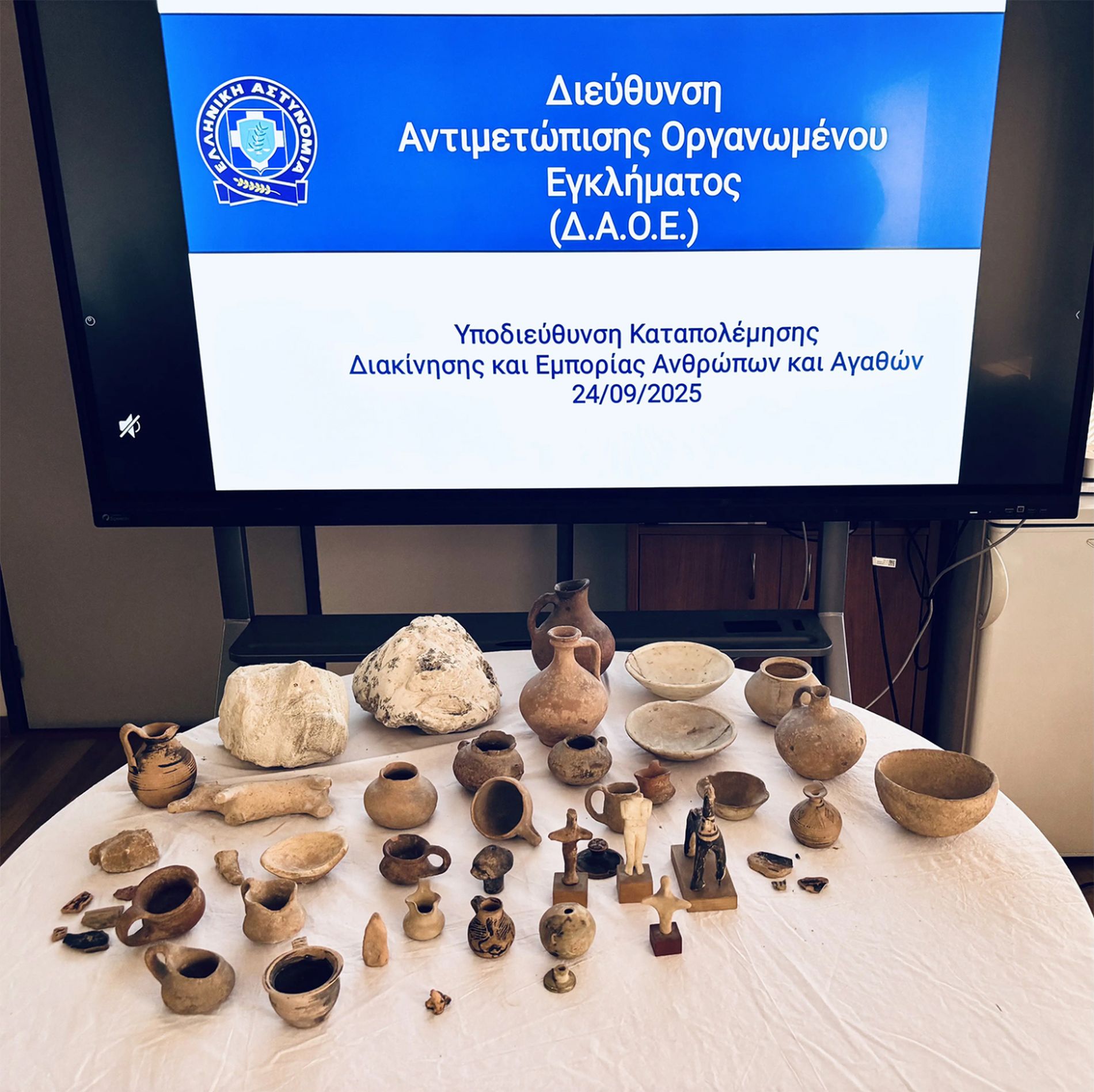 Σοκ στην Αττική: Εντοπίστηκε σε σπίτι ανθρώπινο έμβρυο σε γυάλινο μπουκάλι!