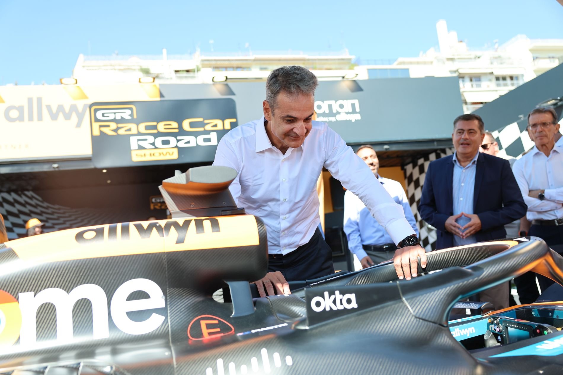 ΔΕΘ 2025: Μπύρα, Formula 1 και…χιούμορ Μητσοτάκη - Τι σχολίασε ο πρωθυπουργός κατά την επίσκεψή του