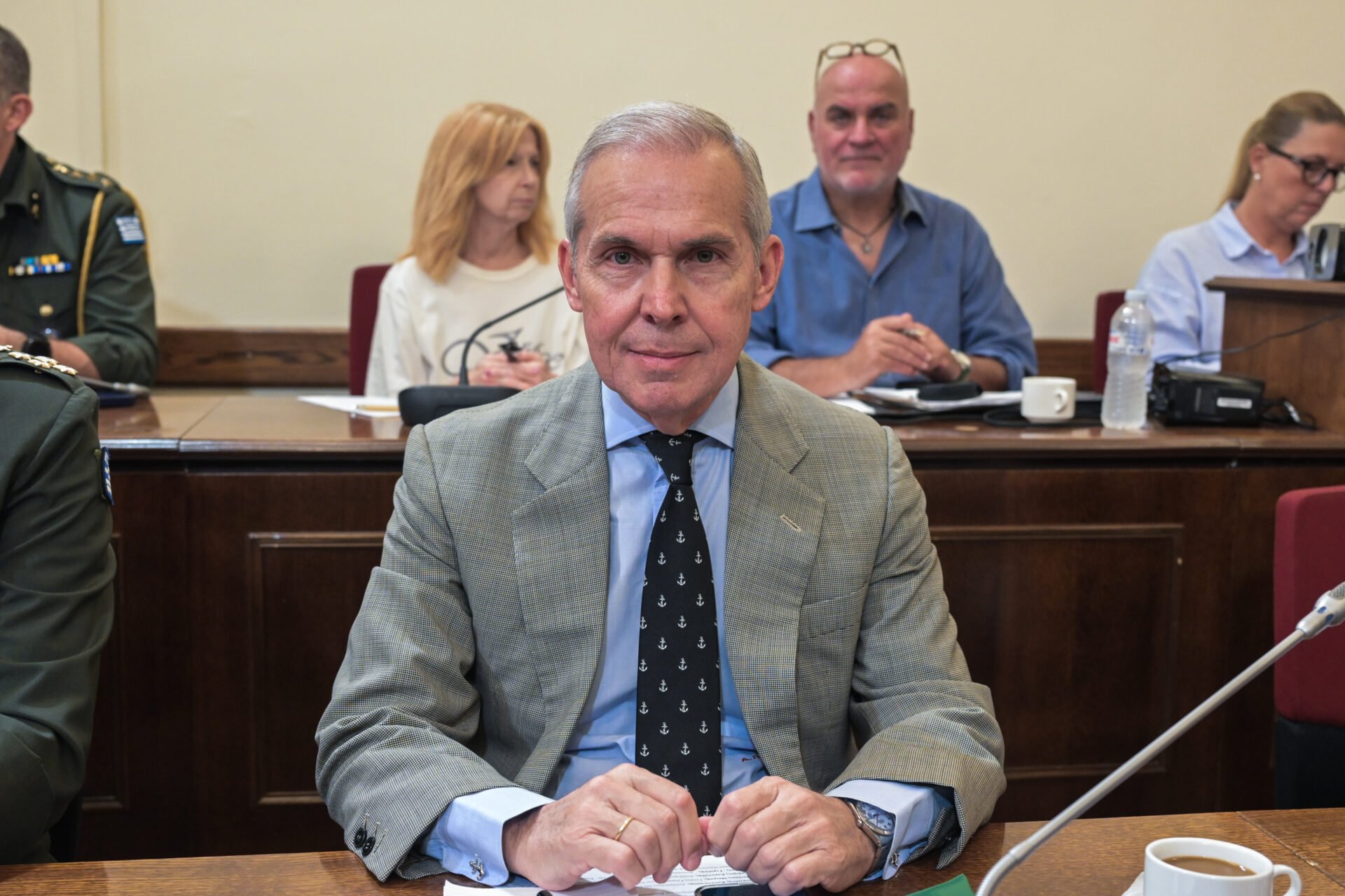 Στήριξη από Δαβάκη