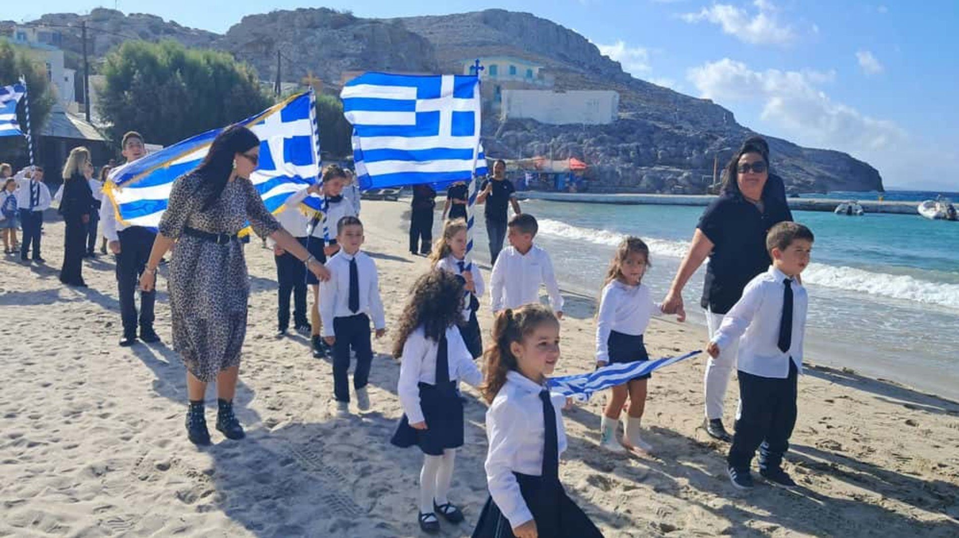 Η Ψέριμος δεν ήταν μόνη: Οι δύο μαθητές παρέλασαν μαζί με παιδιά από το Περιστέρι