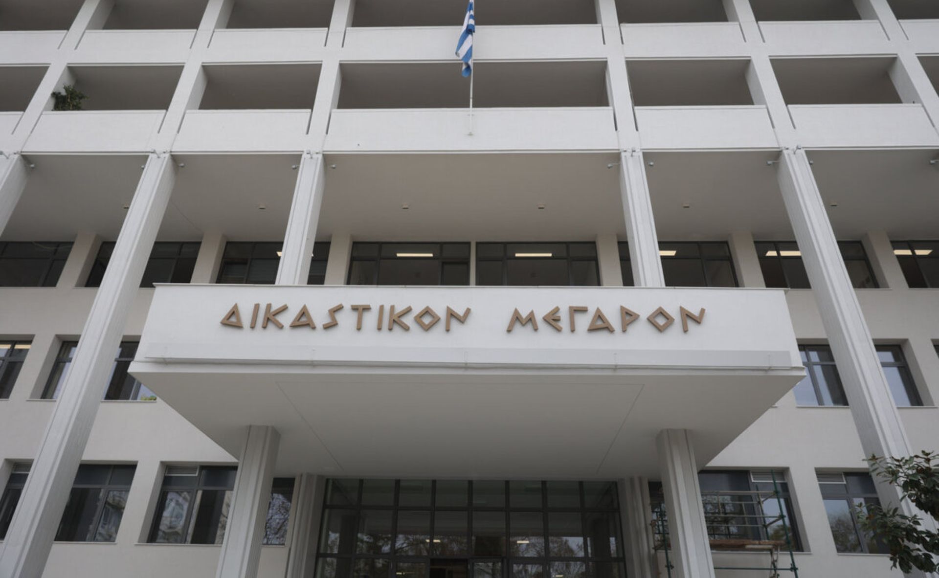 Τέμπη: Απόντες κατηγορούμενοι στη δίκη για τα βίντεο – Συζήτηση για αναβολή