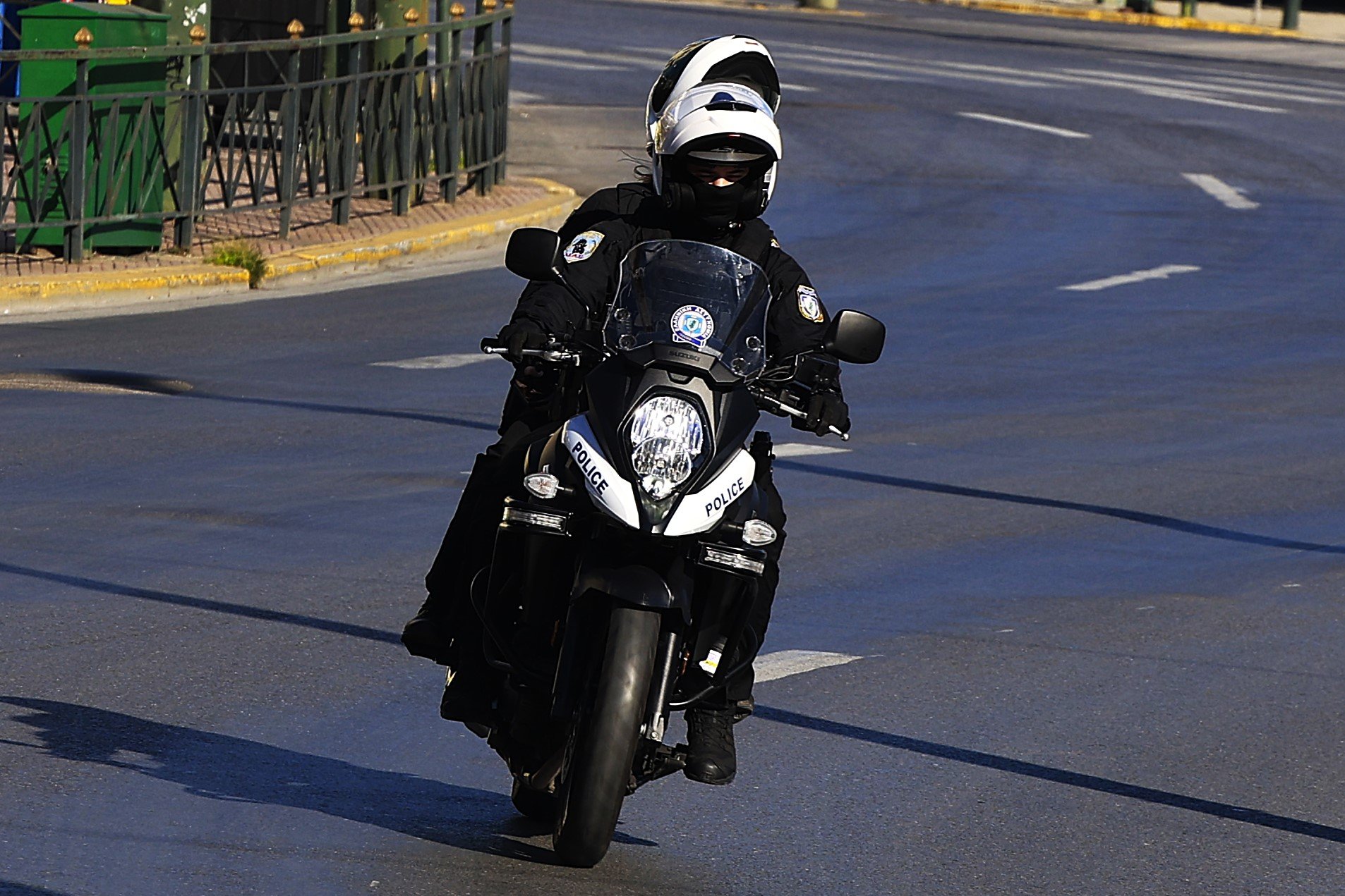 Άγρια καταδίωξη μηχανής στο Μενίδι – Συνελήφθησαν δύο άτομα