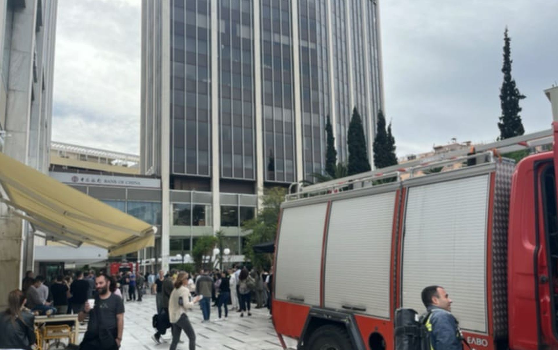 Φωτιά στον Πύργο Αθηνών! – Εκκενώθηκε το κτίριο