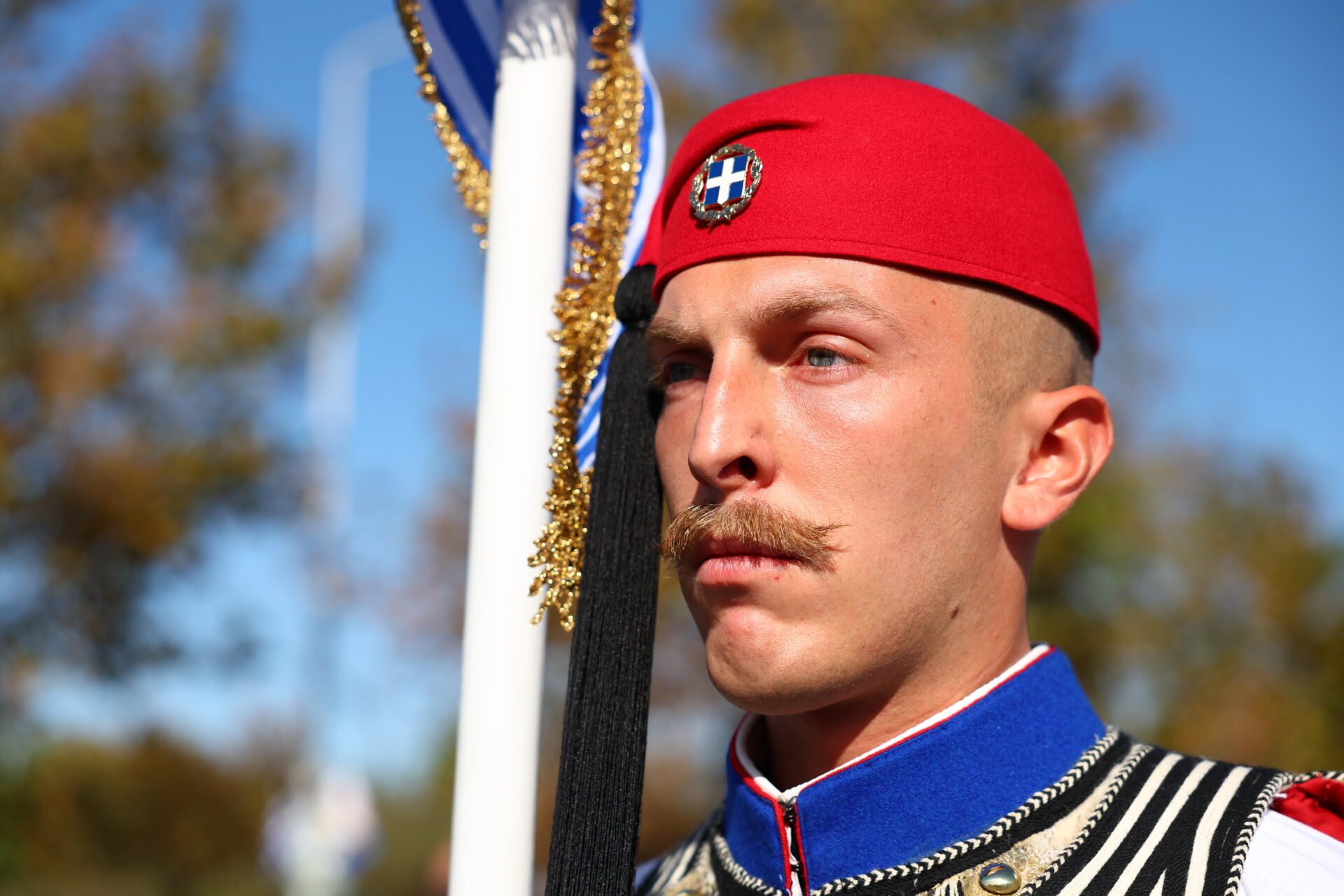 Η περηφάνια στα μάτια του εύζωνα έγινε το πρόσωπο της Ελλάδας