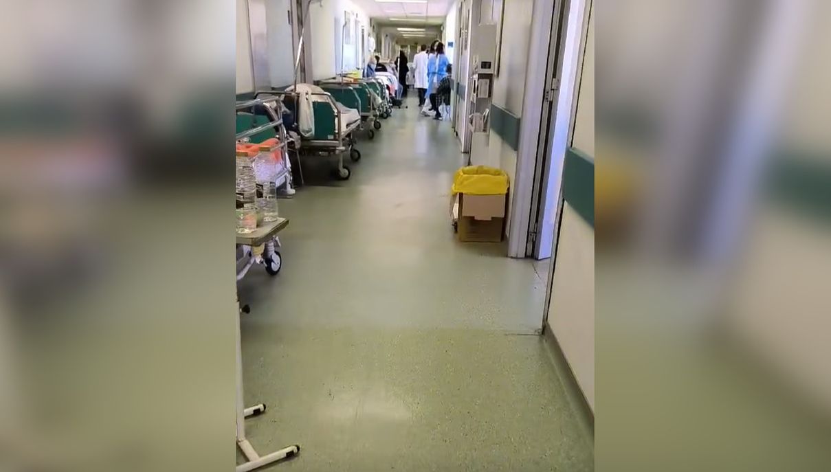 Βίντεο με δεκάδες ασθενείς σε ράντζα την ώρα των… εγκαινίων στο Νοσοκομείο «Αττικόν»