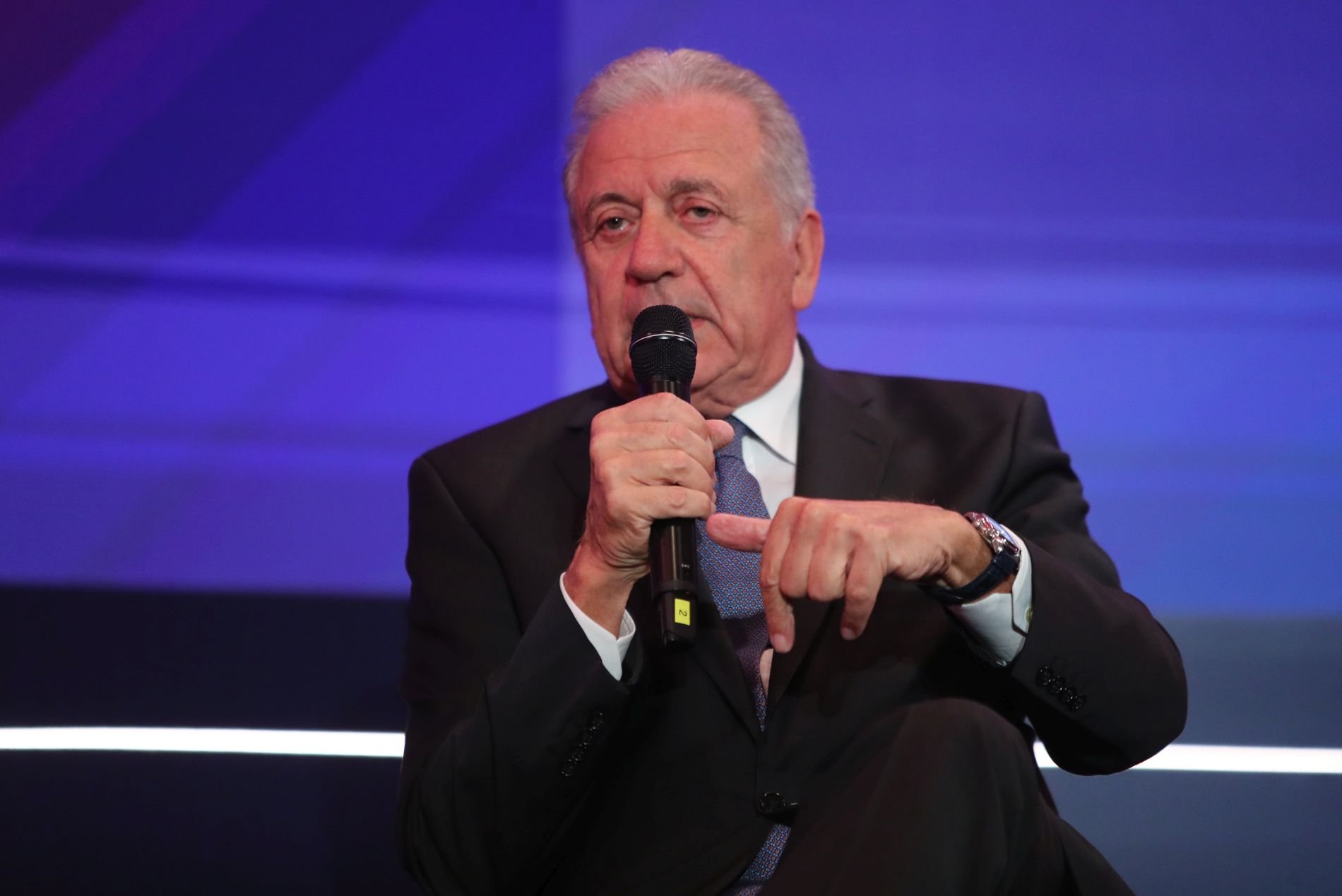 Αβραμόπουλος κατά πάντων, νυν και πρώην υπουργών!