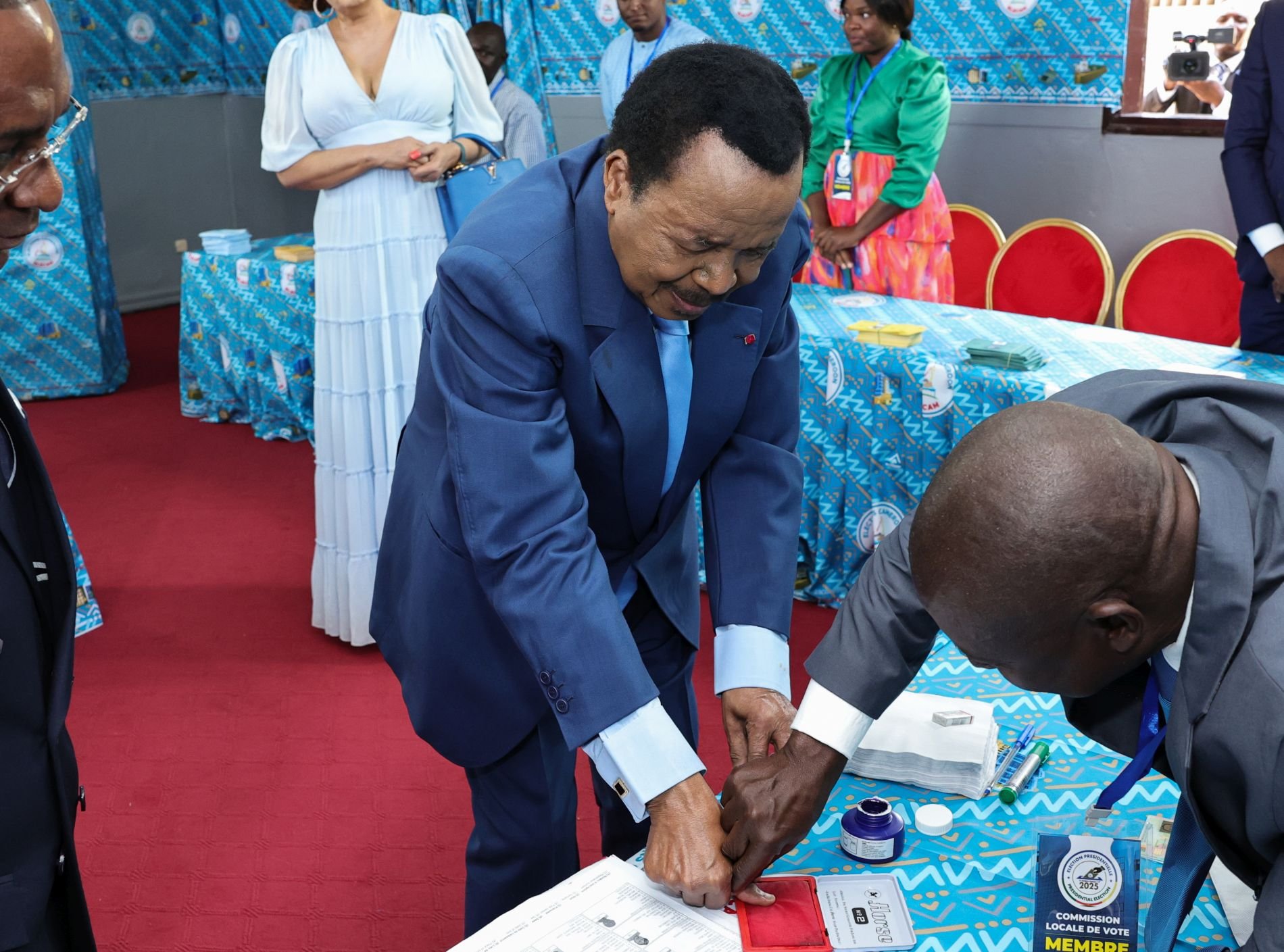 Καμερούν: Ο γηραιότερος ηγέτης στον κόσμο κερδίζει την 8η προεδρική θητεία του!