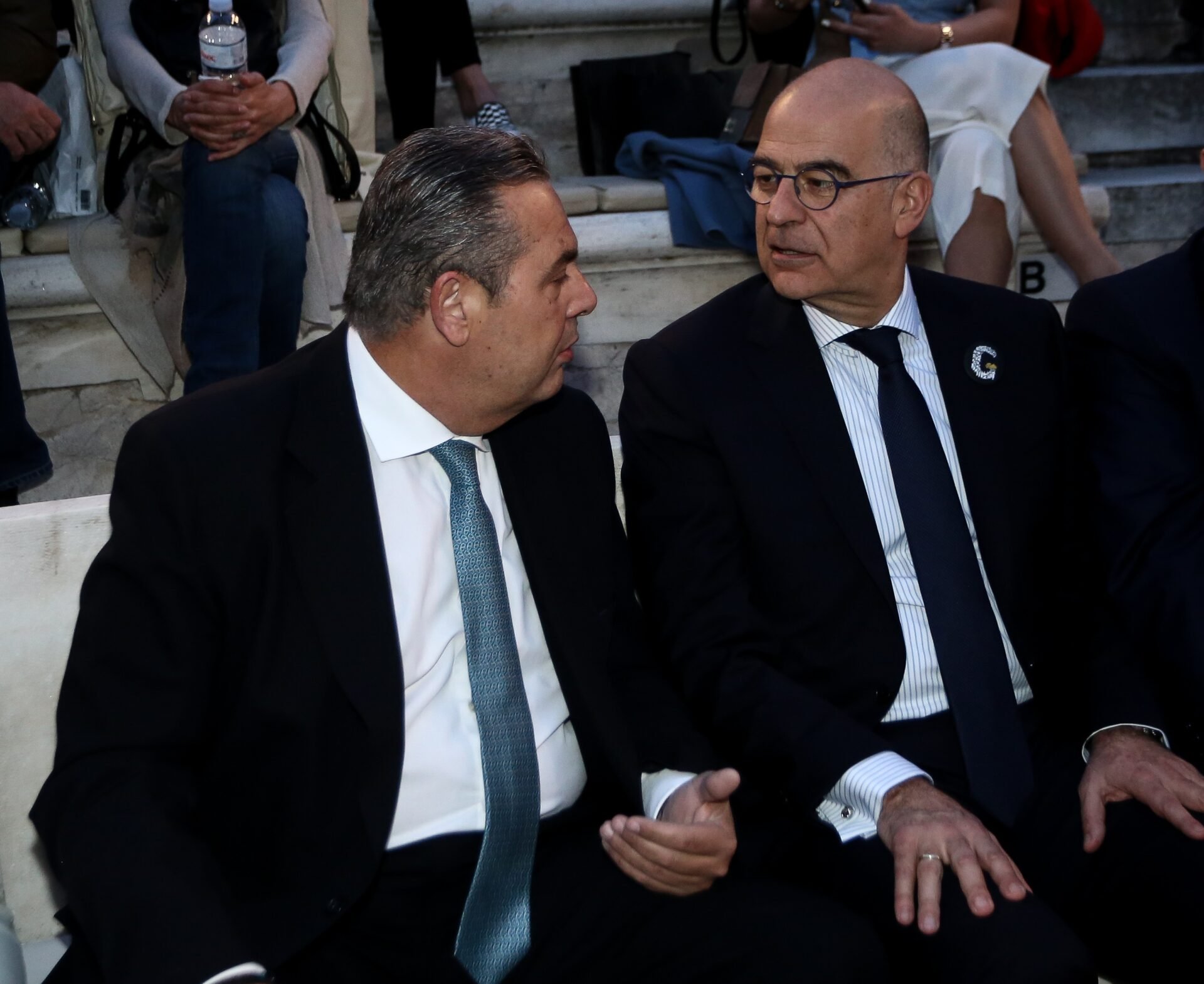 To απρόσμενο τετ α τετ Δένδια-Καμμένου: «Δεν σε γνώρισα» – «Μετά το κτήριο, άλλαξα κι εγώ»