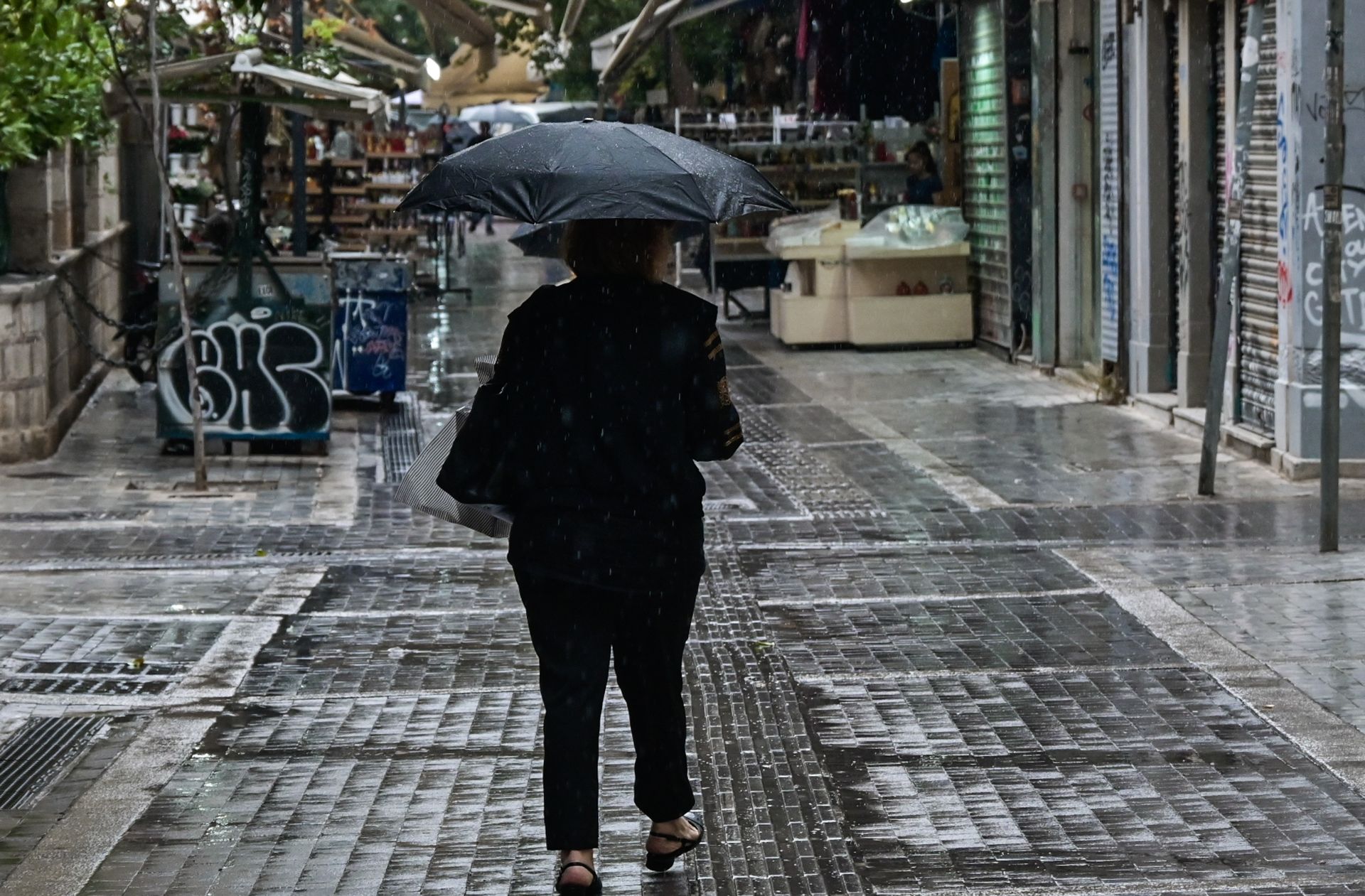 Βροχερός καιρός σε Αττική και άλλες περιοχές – Θερμοκρασία έως 25 βαθμούς