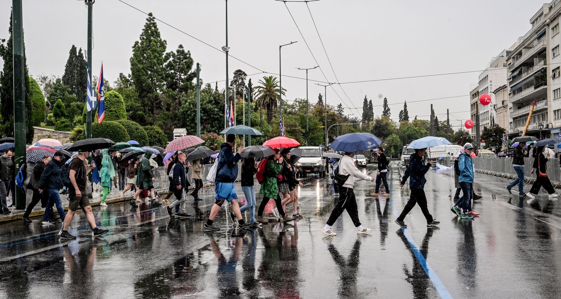 Διπλή κακοκαιρία από την Δευτέρα με βροχές και καταιγίδες