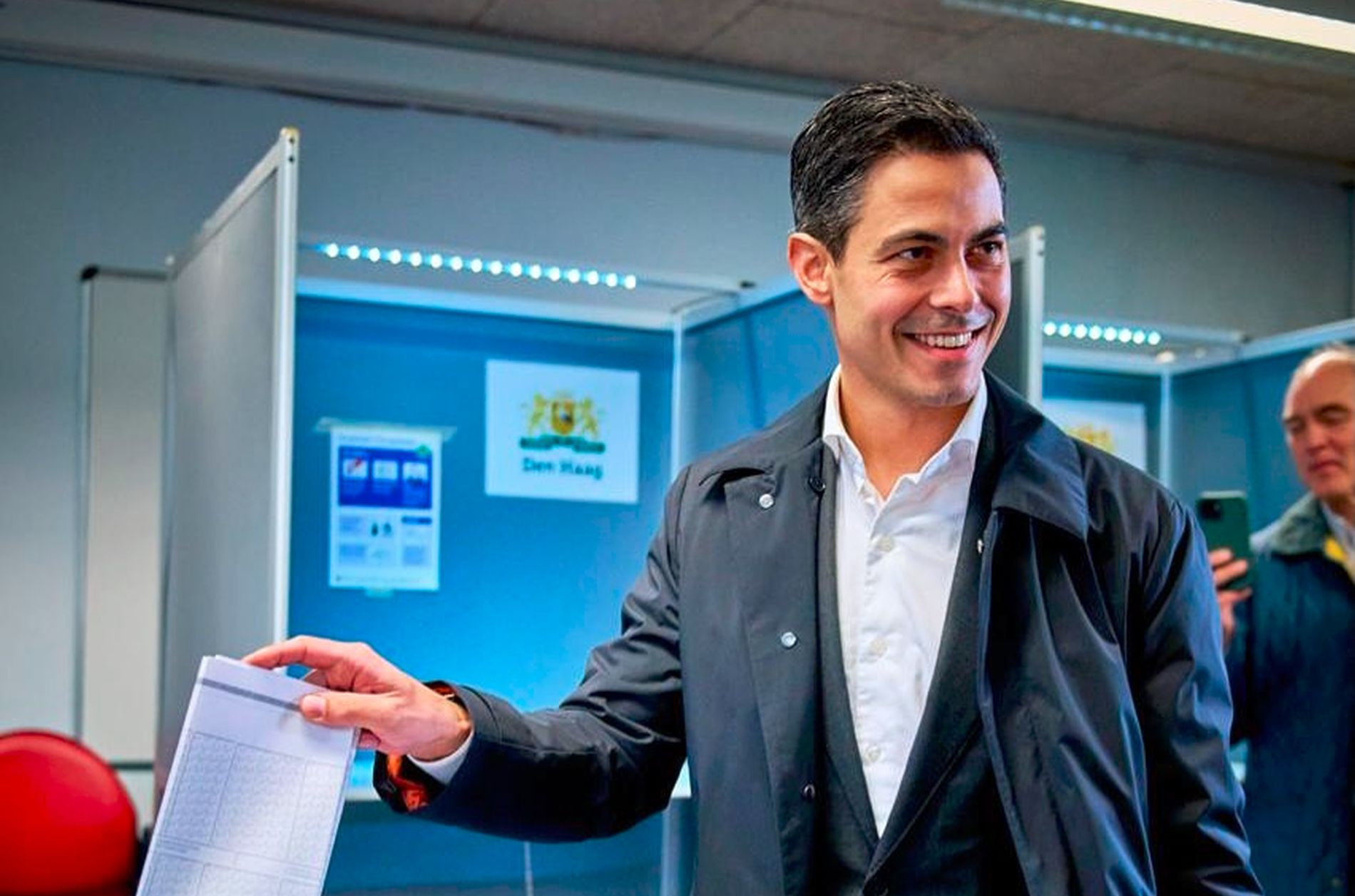 Ολλανδικές εκλογές: Παραδέχτηκε την ήττα του από τον Γέτεν ο Βίλντερς μετά τα exit polls