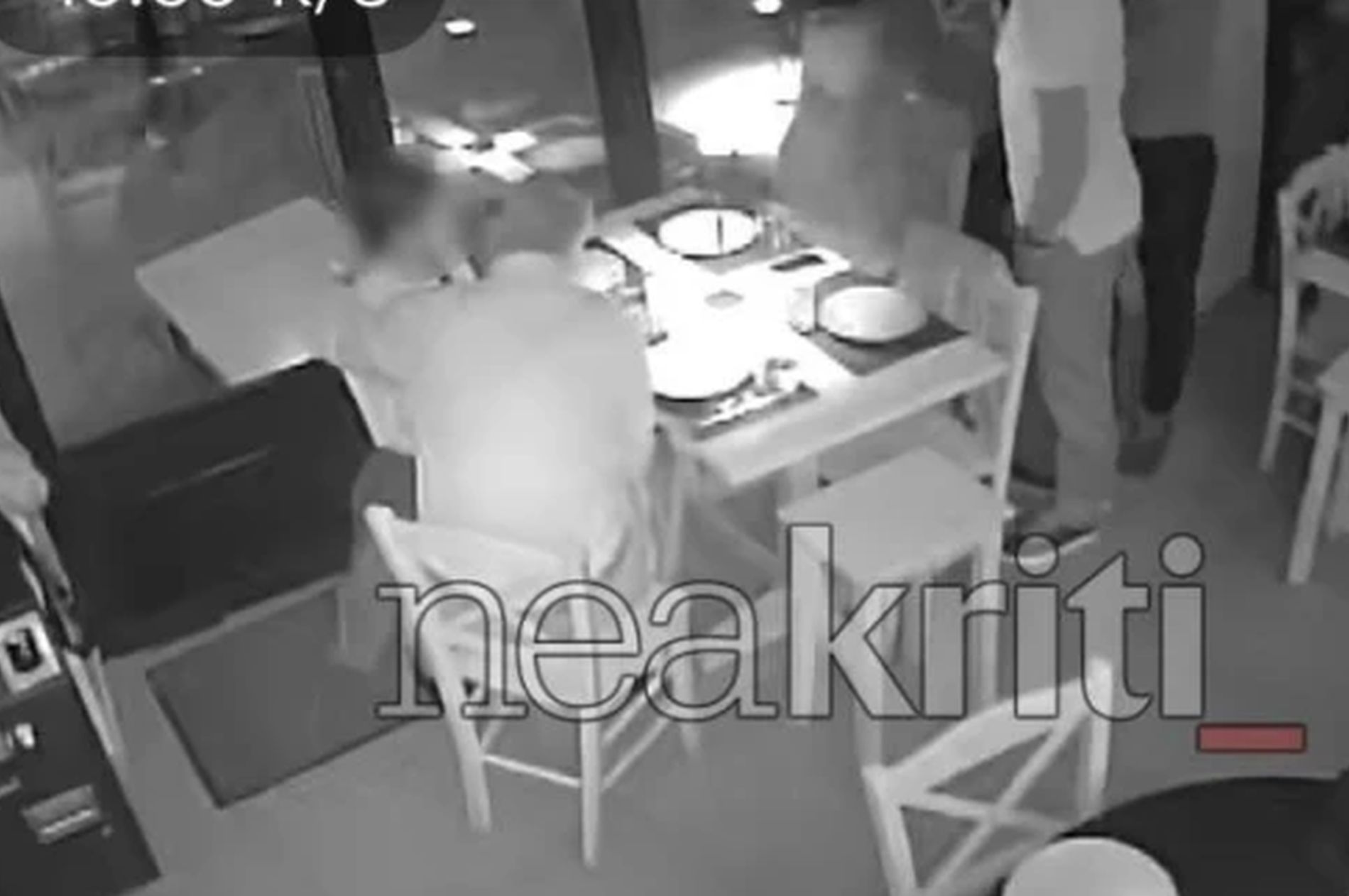 Χαμός στο Ηράκλειο: Πέταξαν αυγά, πέτρες, ξύλα και τραπέζια στον Μάκη Βορίδη και την παρέα του!