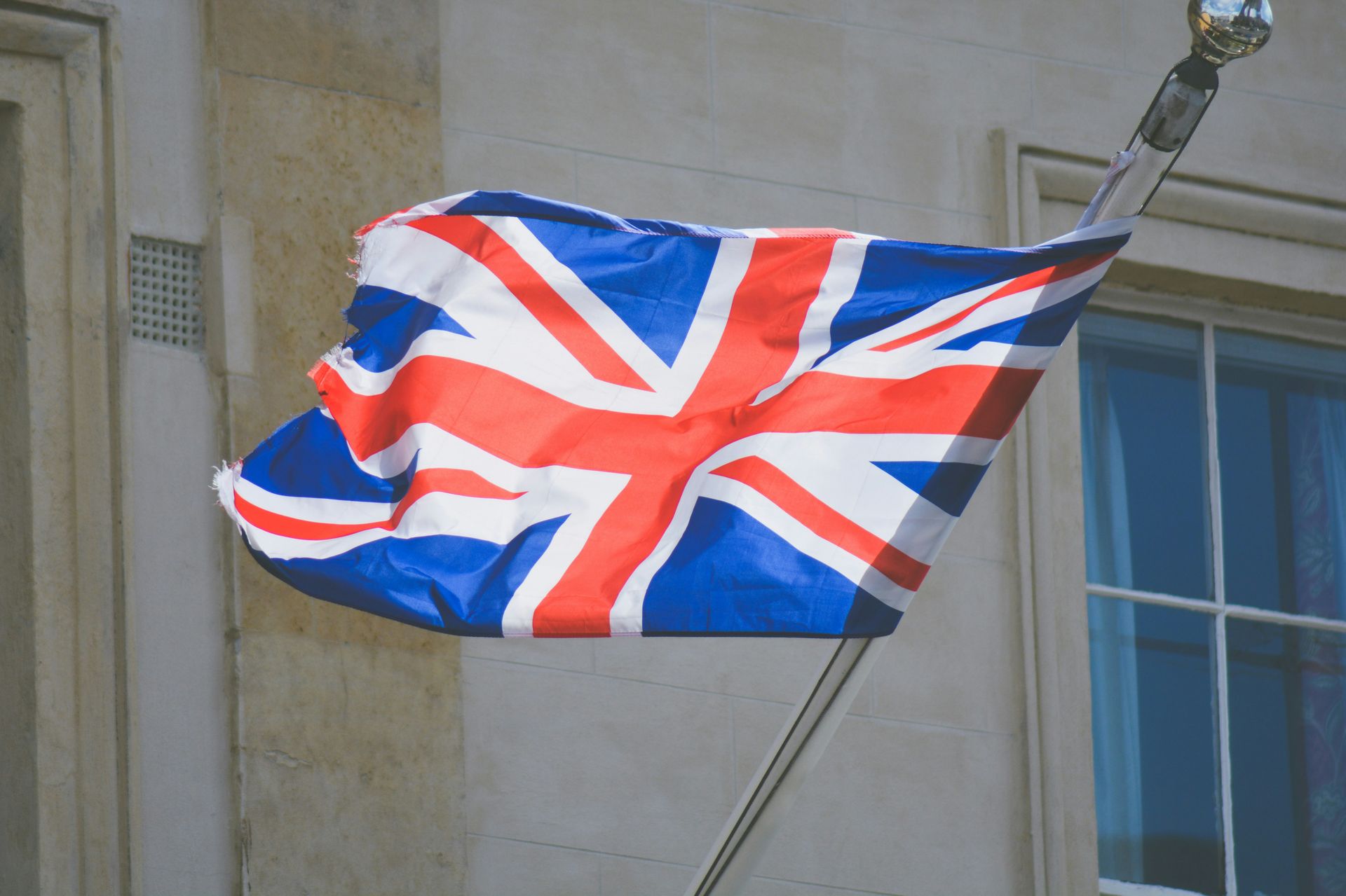 Ίλον Μασκ: «Μία “ανάσα” πριν τον εμφύλιο η Μεγάλη Βρετανία!»