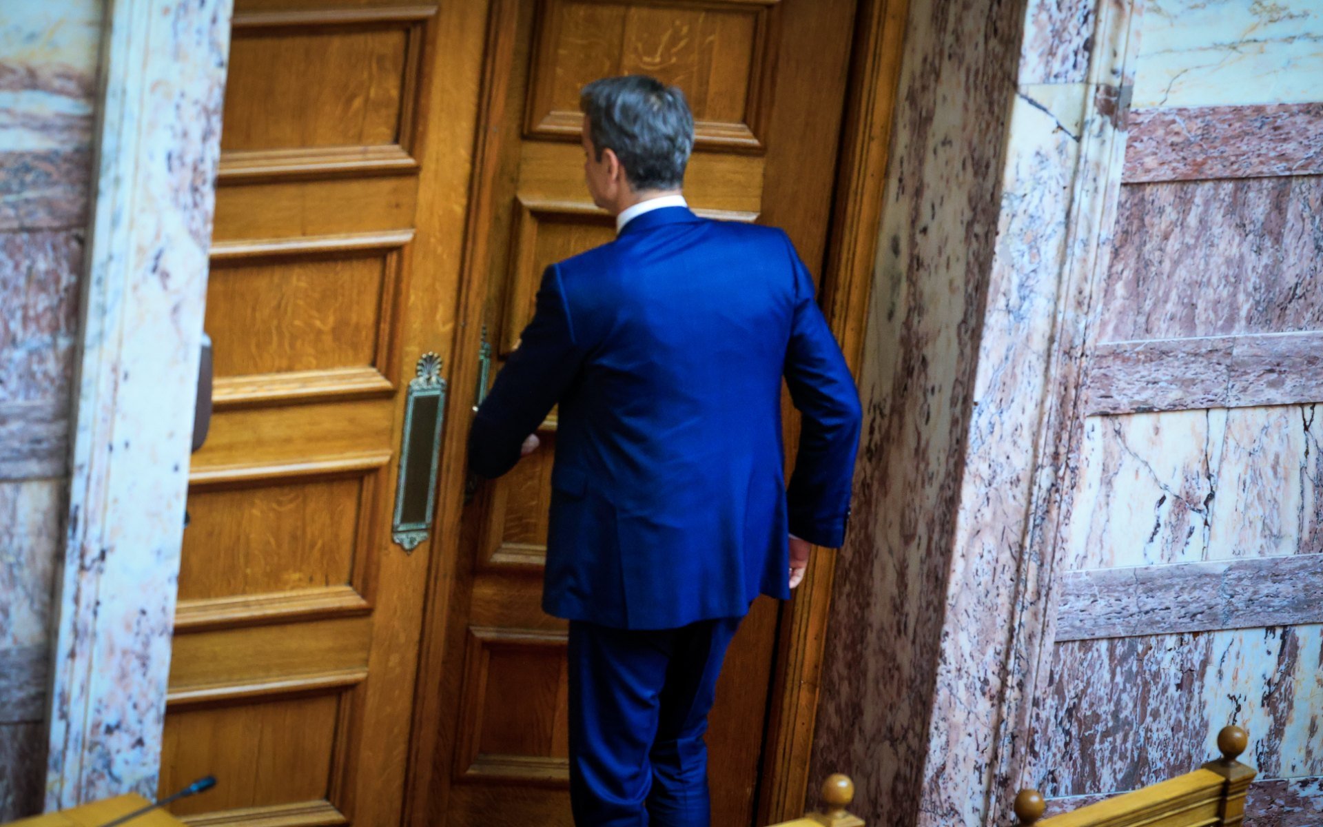 Βουλή: Ο Μητσοτάκης «τιμώρησε» τους αρχηγούς! Μίλησε και έφυγε