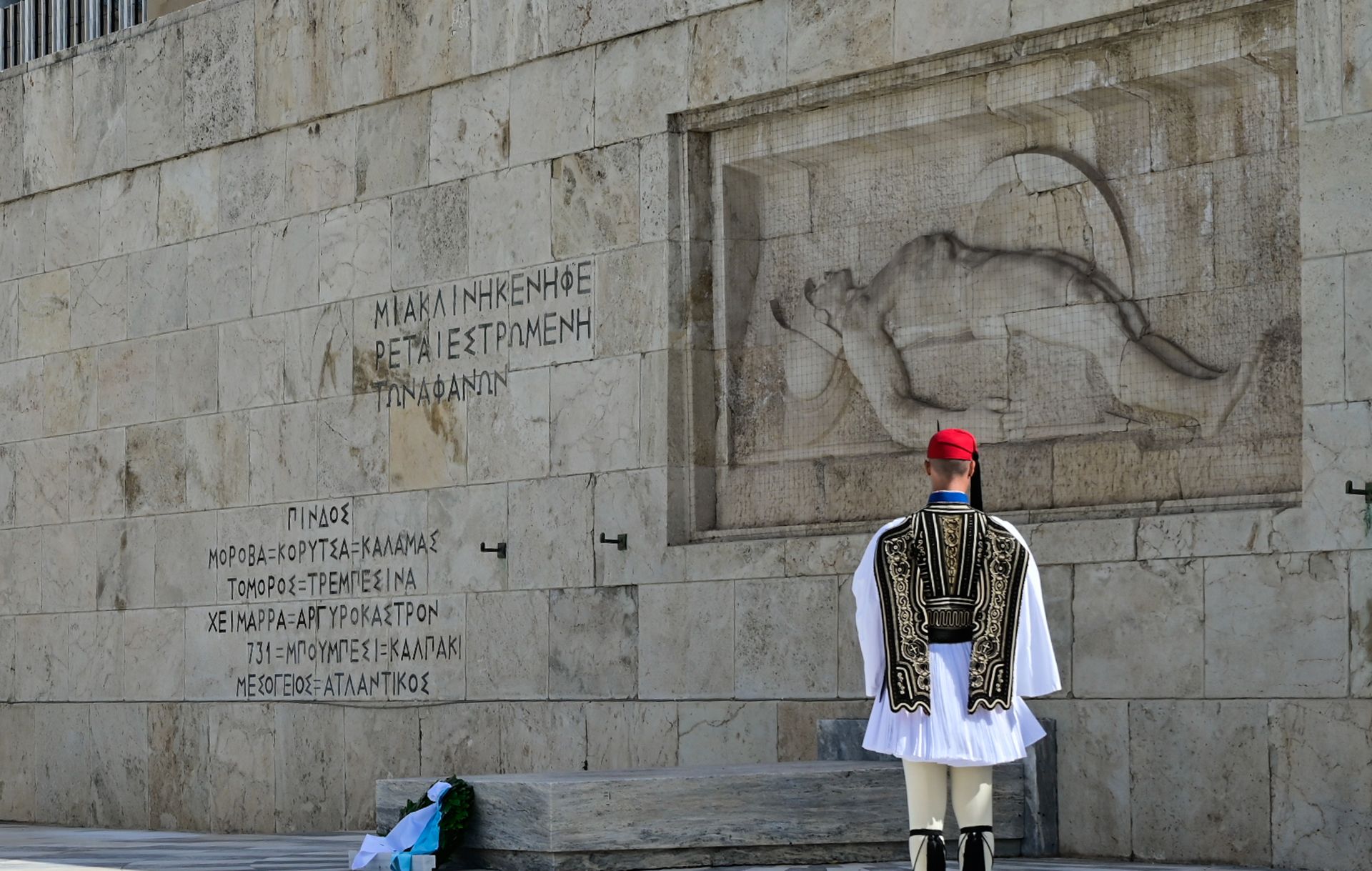 Τάσος Δούσης για Άγνωστο Στρατιώτη: «Αν σας ενοχλούν τα ονόματα των νεκρών είστε υποκριτές»