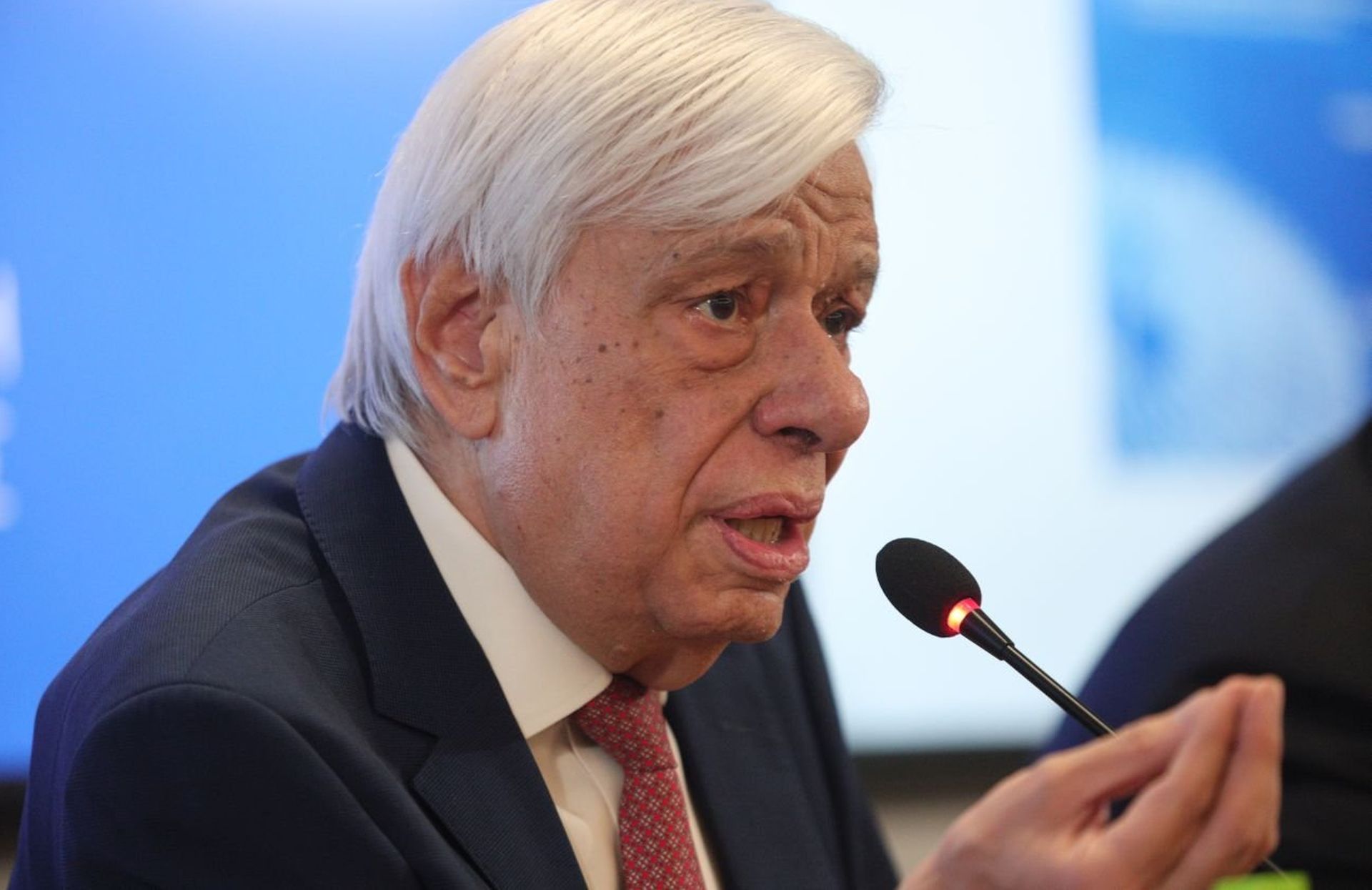 Προειδοποίηση Παυλόπουλου για την πενταμερή: Μειοδοσία η Χάγη για κυριαρχία!