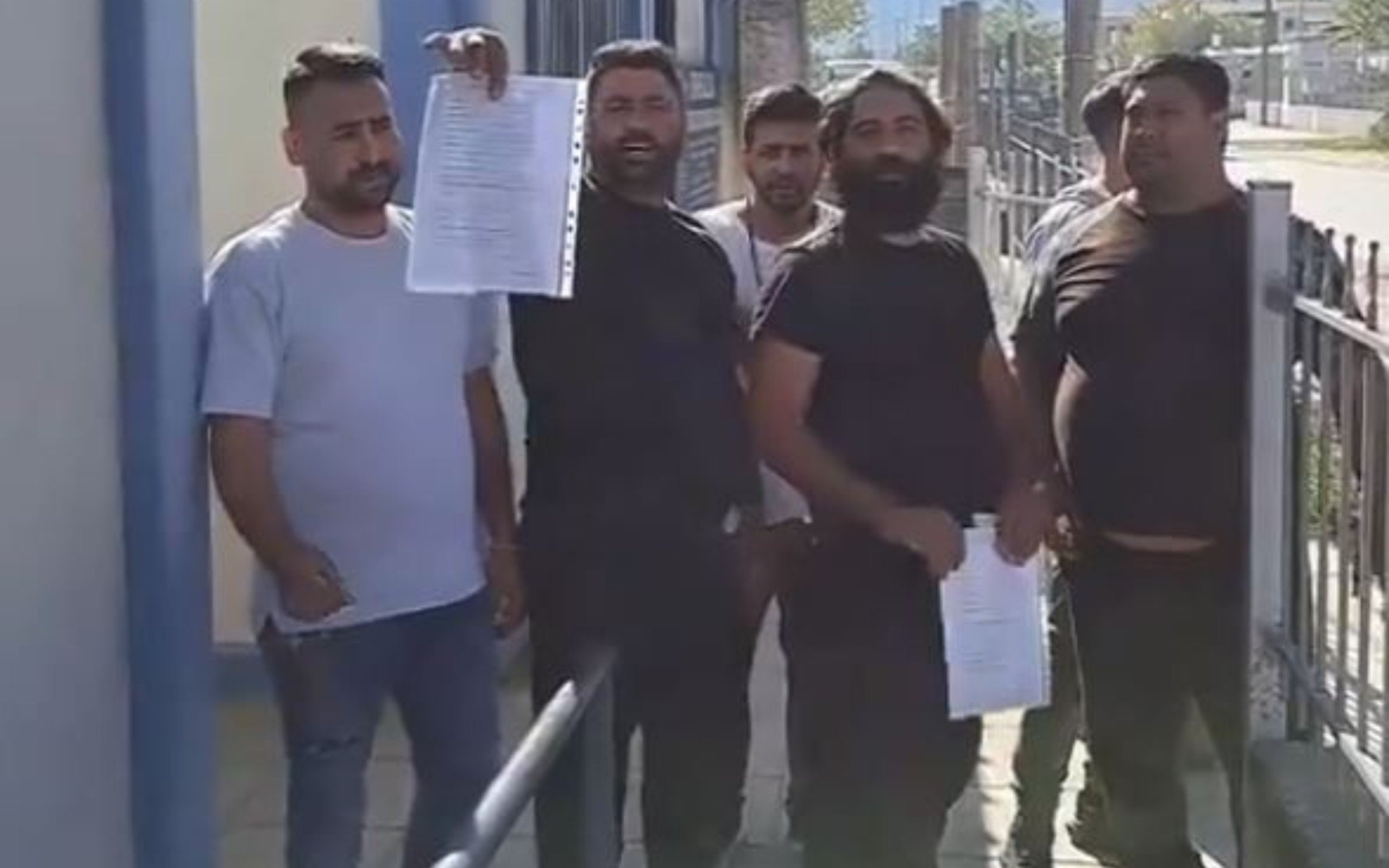 Ρομά τρολάρουν ανελέητα την Ελληνική Αστυνομία