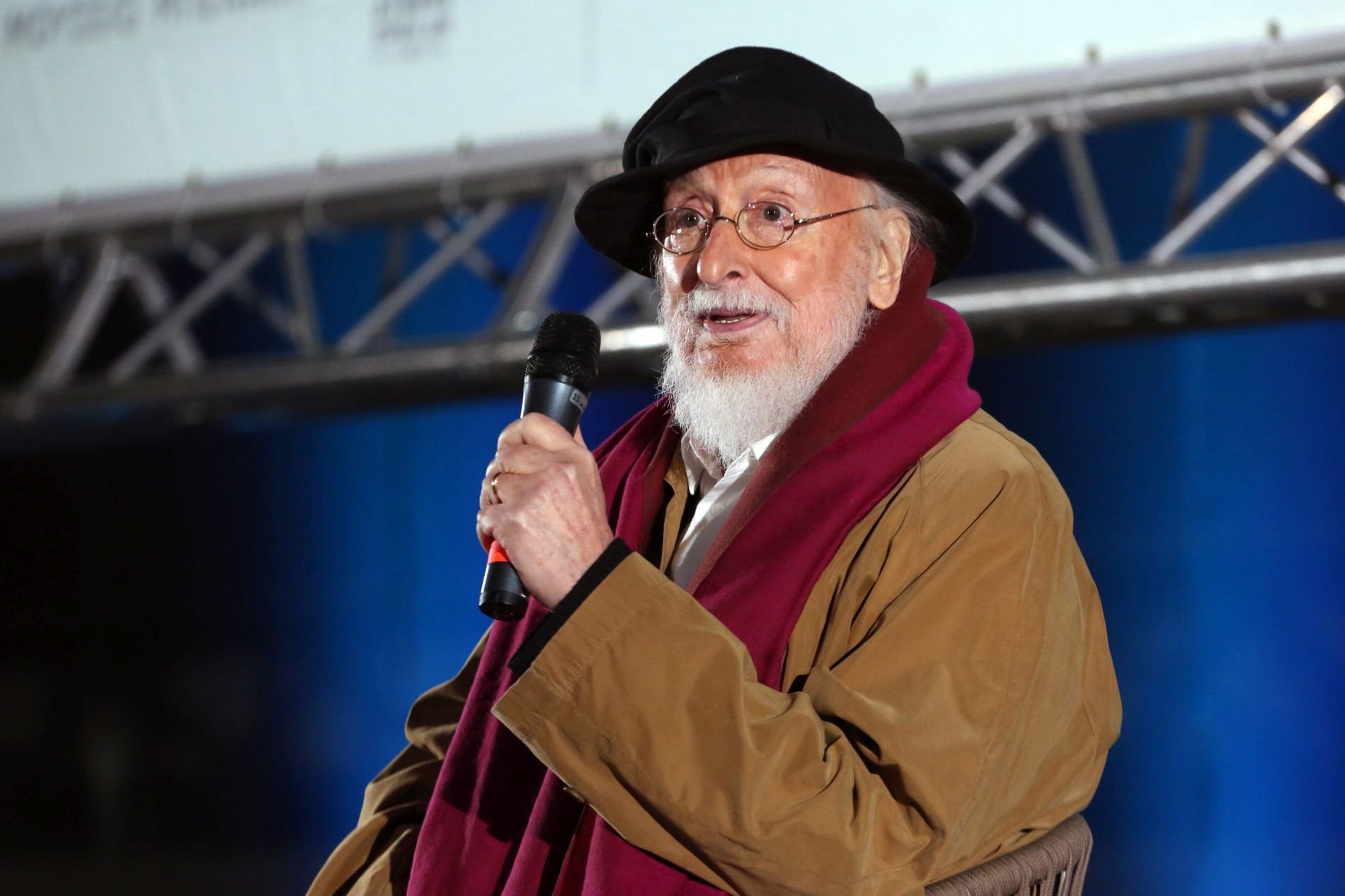 Πέθανε ο Διονύσης Σαββόπουλος: Οι χοροί του όμως θα κρατήσουν για πάντα