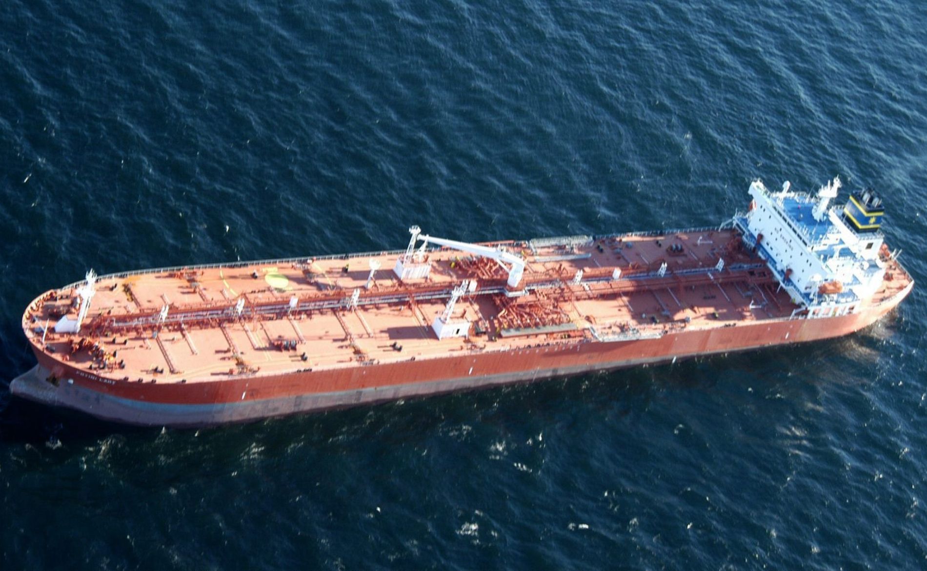 «Φρενάρει» η συμμετοχή των ελληνόκτητων τάνκερ στη μεταφορά ρωσικού πετρελαίου