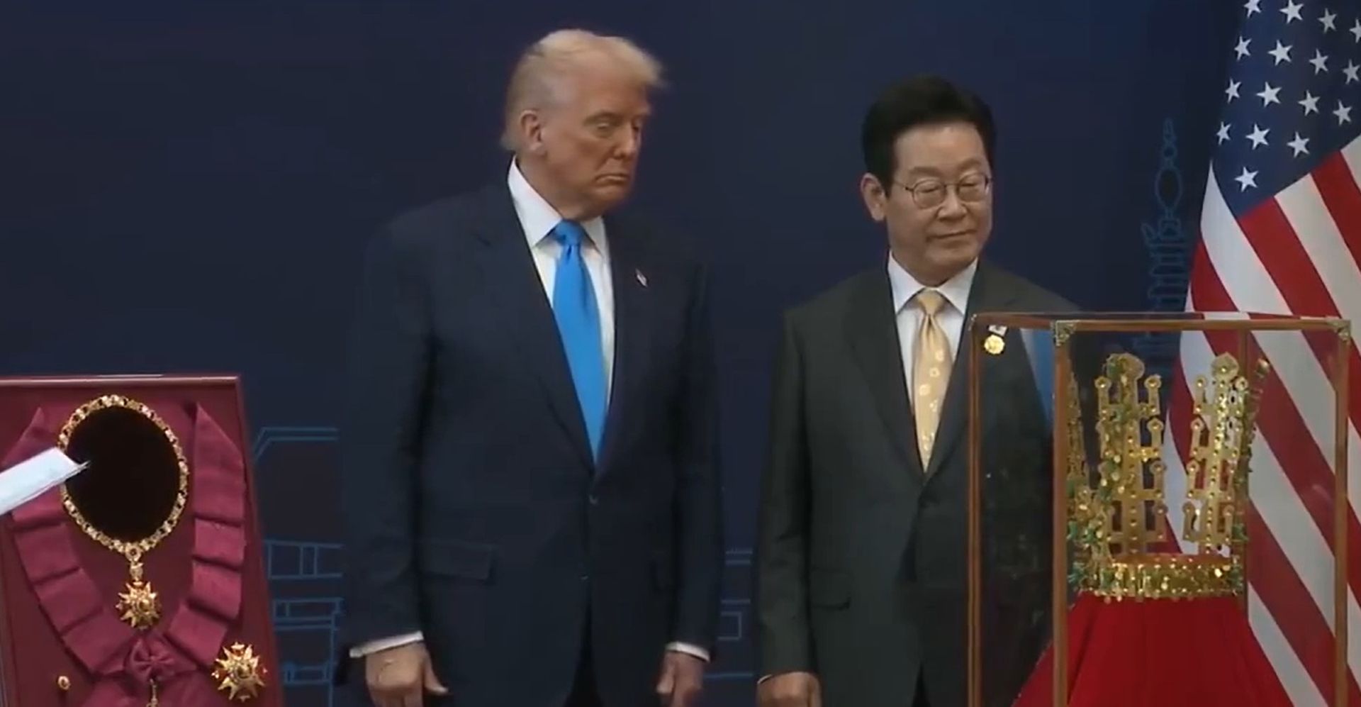 Τραμπ: Του χάρισαν στέμμα και την υψηλότερη τιμή στη Νότια Κορέα!