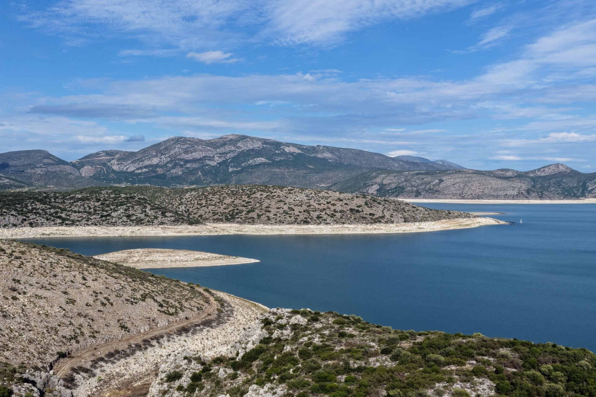 Ο εφιάλτης της λειψυδρίας πλησιάζει την Αττική – Στεγνώνει και η Υλίκη