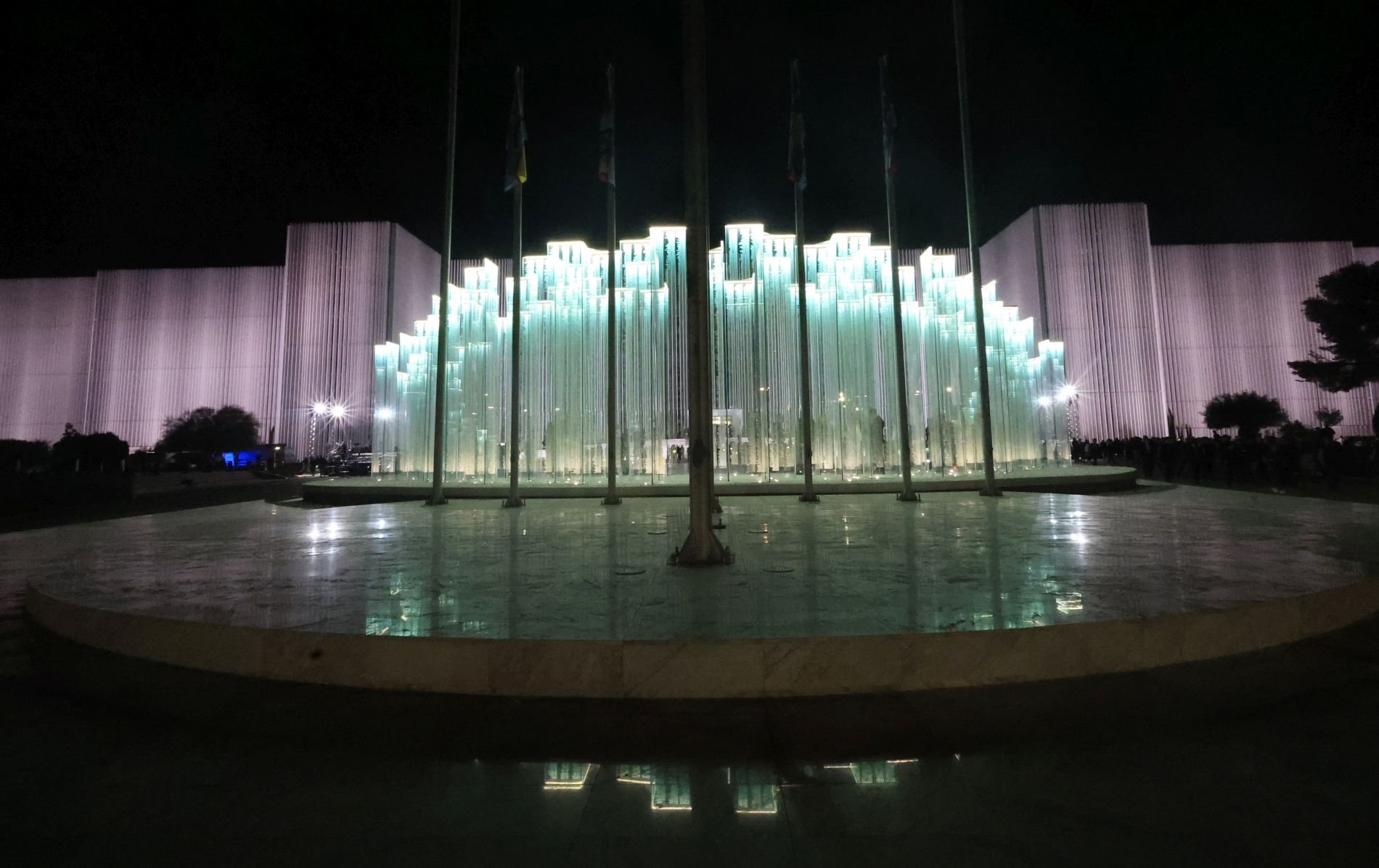 Η ψευδαίσθηση της βιοκλιματικής αρχιτεκτονικής στο Υπουργείο Άμυνας